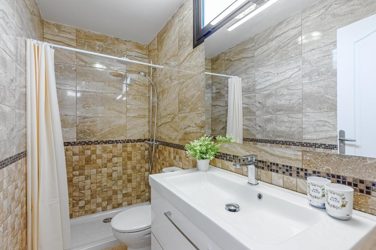 Apartment Apart America - 150 Meters From The Beach, Free Wi-Fi Arona  Dış mekan fotoğraf