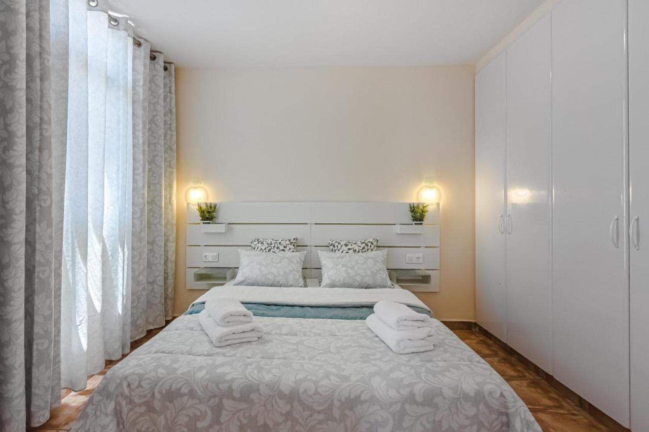 Apartment Apart America - 150 Meters From The Beach, Free Wi-Fi Arona  Dış mekan fotoğraf