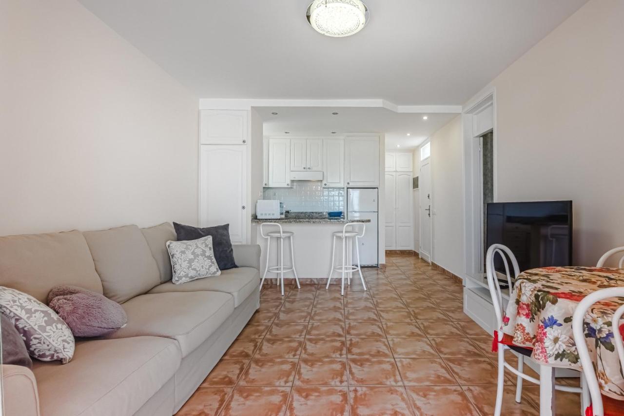 Apartment Apart America - 150 Meters From The Beach, Free Wi-Fi Arona  Dış mekan fotoğraf