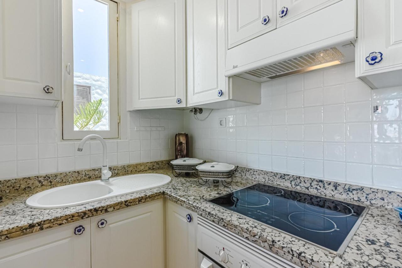 Apartment Apart America - 150 Meters From The Beach, Free Wi-Fi Arona  Dış mekan fotoğraf