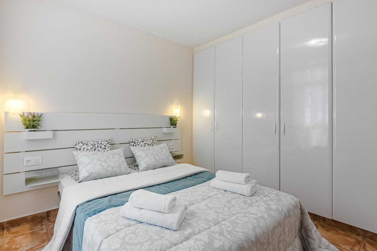Apartment Apart America - 150 Meters From The Beach, Free Wi-Fi Arona  Dış mekan fotoğraf
